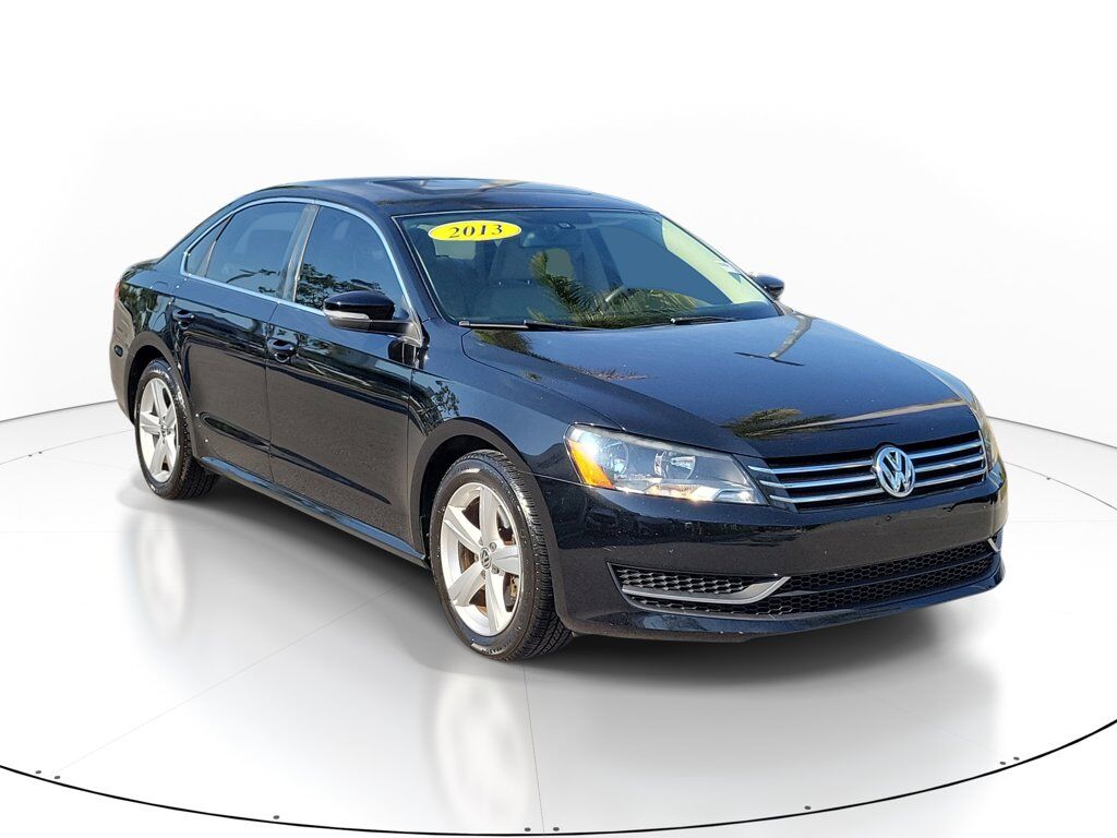 2013 VOLKSWAGEN Passat