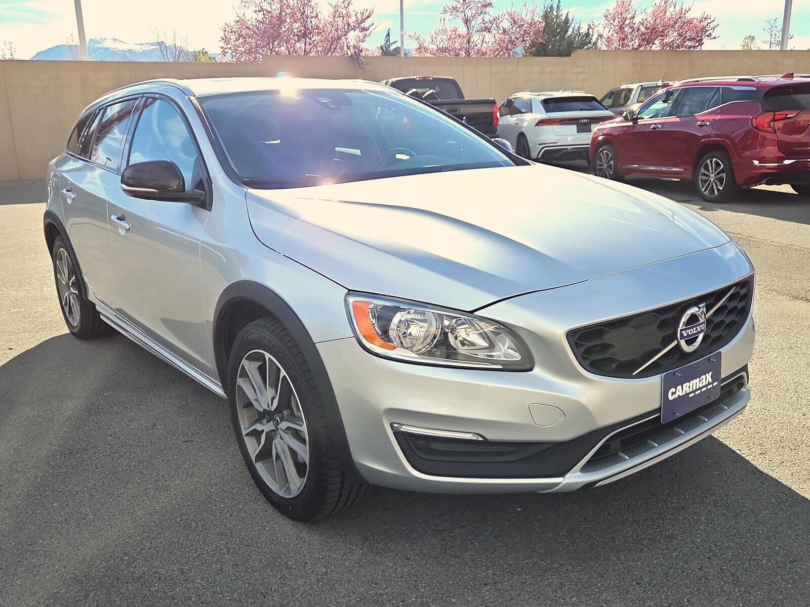 2018 VOLVO V60