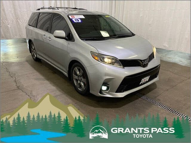 2019 TOYOTA Sienna