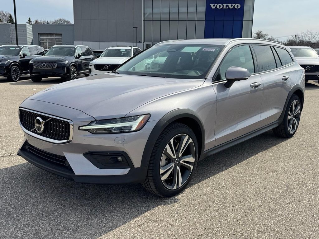 2026 VOLVO V60CC