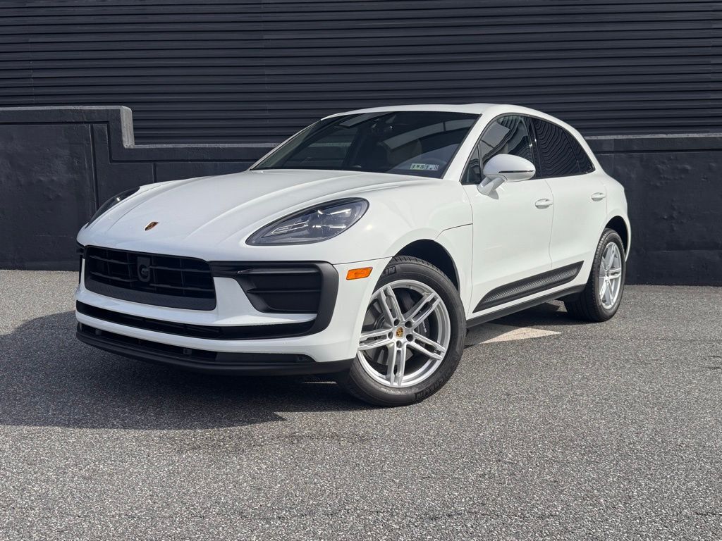 2025 PORSCHE Macan