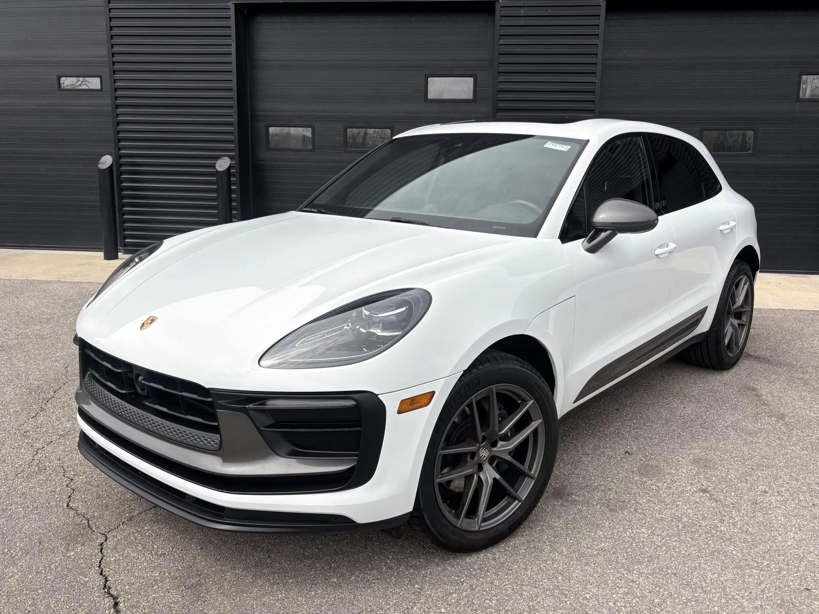 2025 PORSCHE Macan