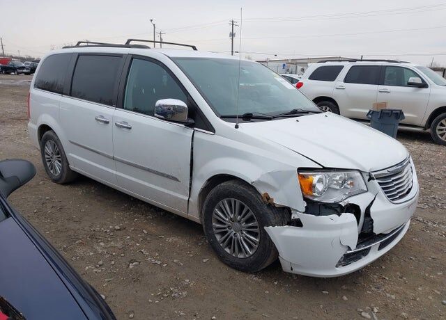 2014 CHRYSLER Town and Country