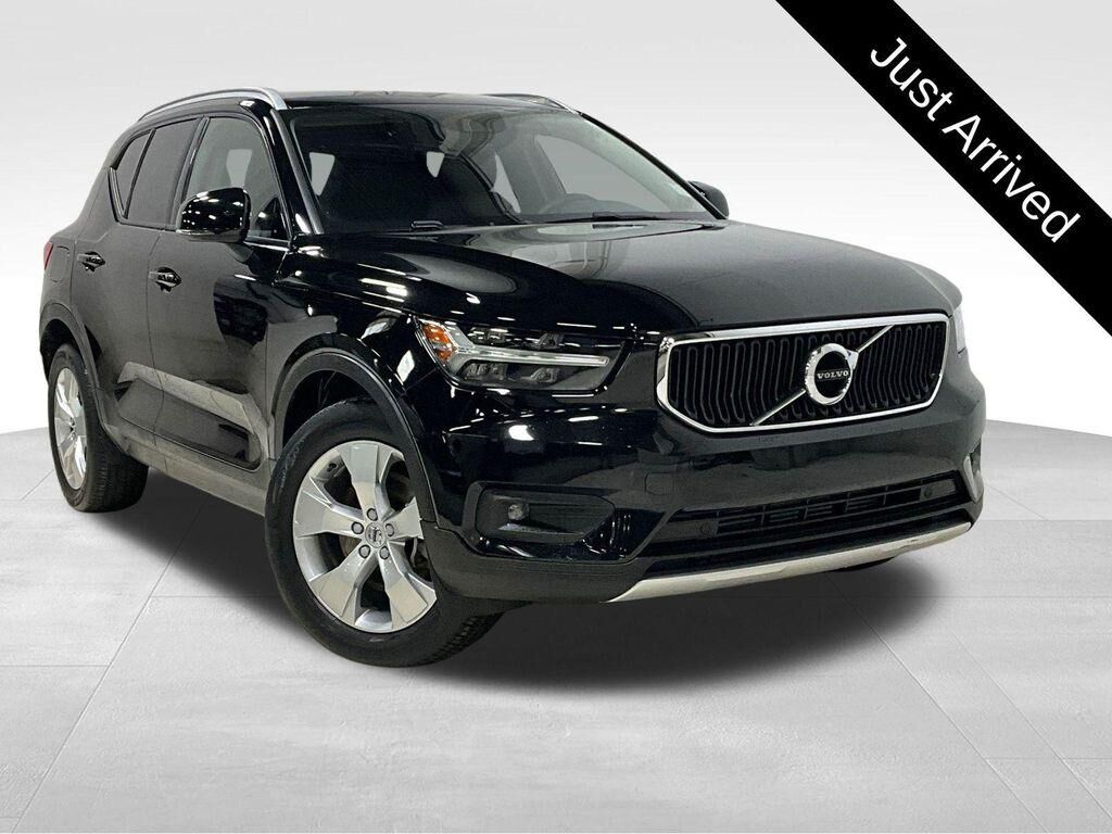 2021 VOLVO XC40