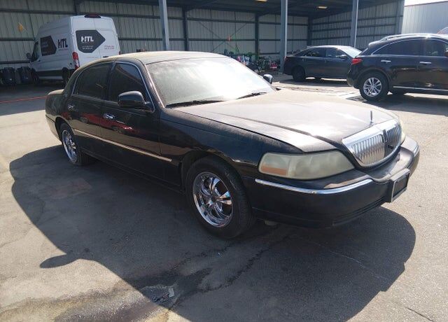 2005 LINCOLN Town Car