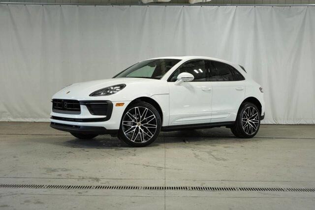 2025 PORSCHE Macan