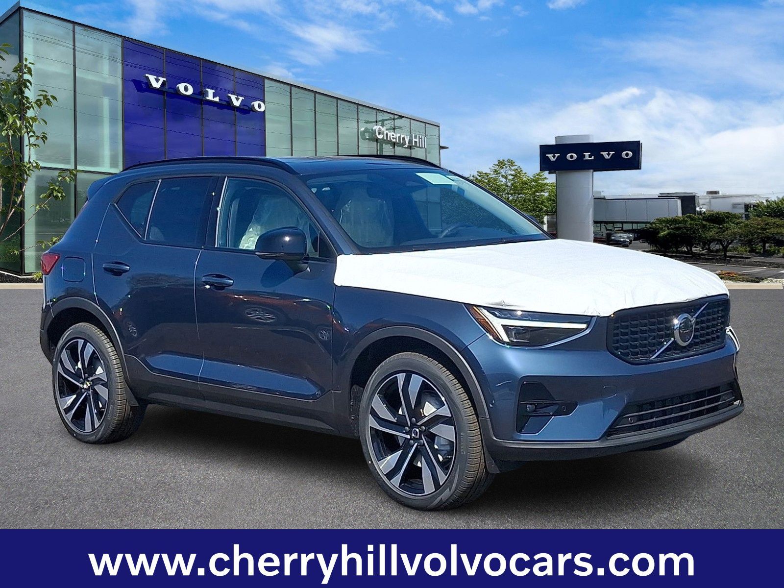 2026 VOLVO XC40