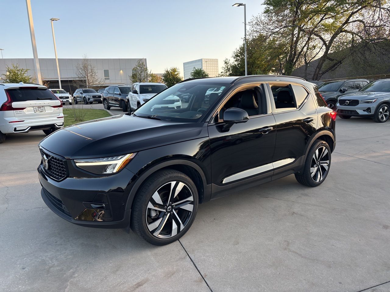 2024 VOLVO XC40