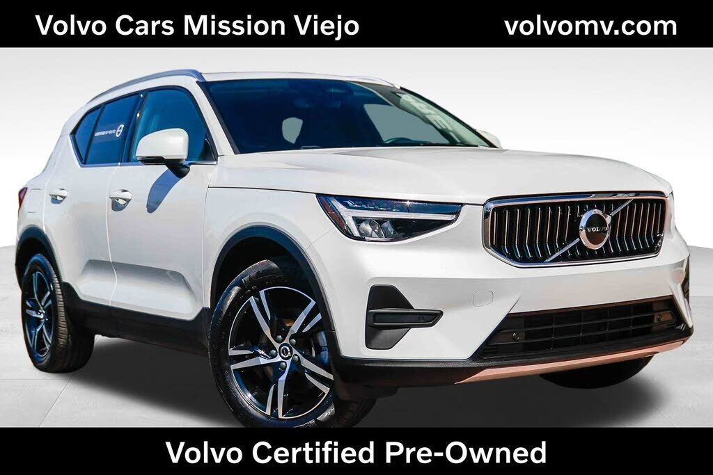 2025 VOLVO XC40