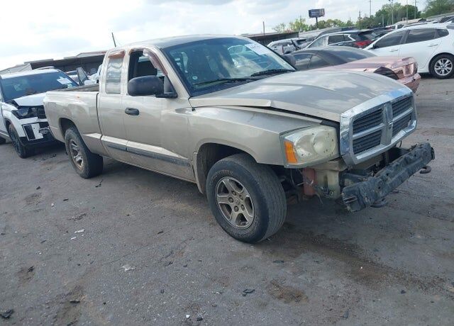 2005 DODGE Dakota