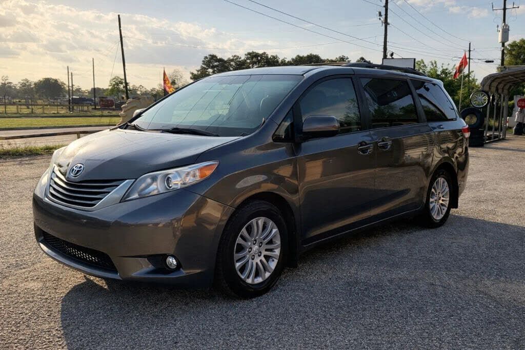 2011 TOYOTA Sienna