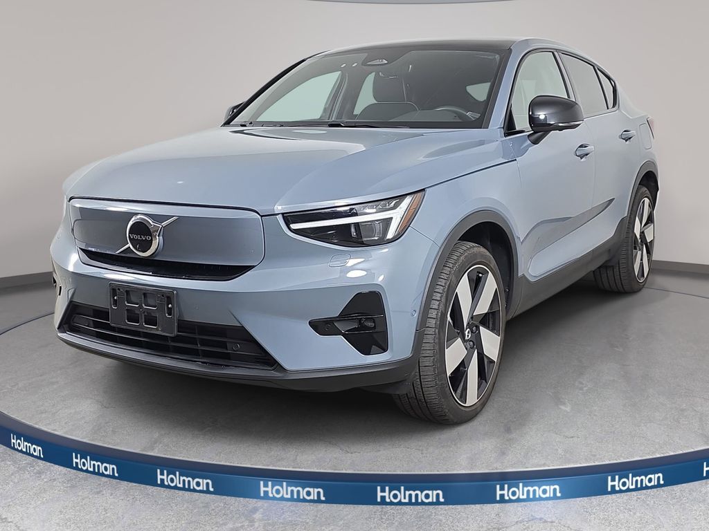 2023 VOLVO C40