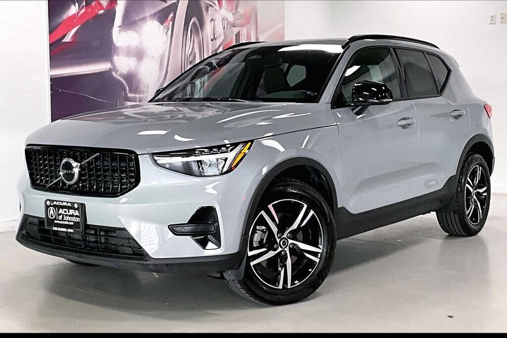 2024 VOLVO XC40