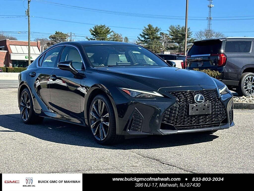 2022 LEXUS IS