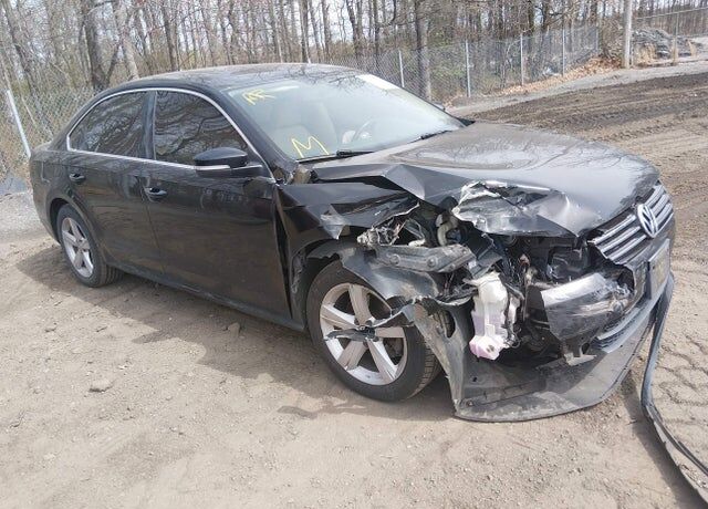 2012 VOLKSWAGEN Passat