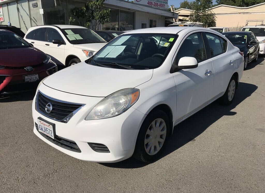 2012 NISSAN Versa