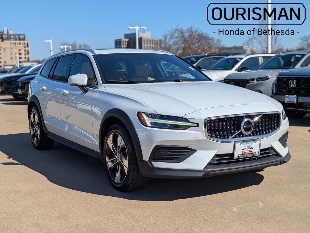 2020 VOLVO V60CC