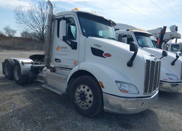2017 PETERBILT 579