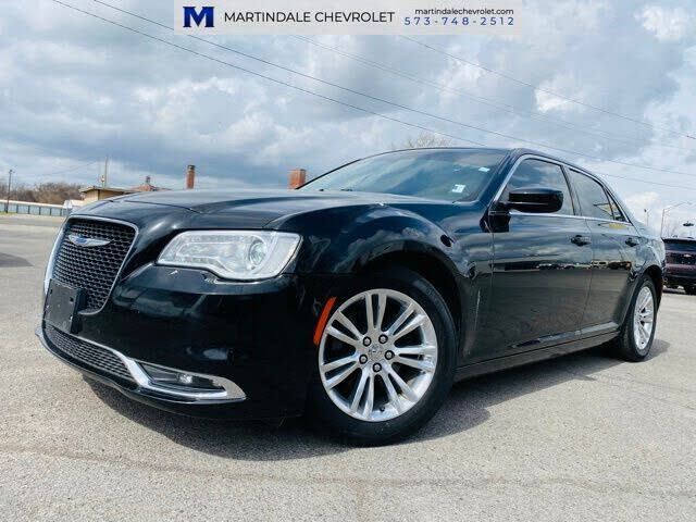 2019 CHRYSLER 300