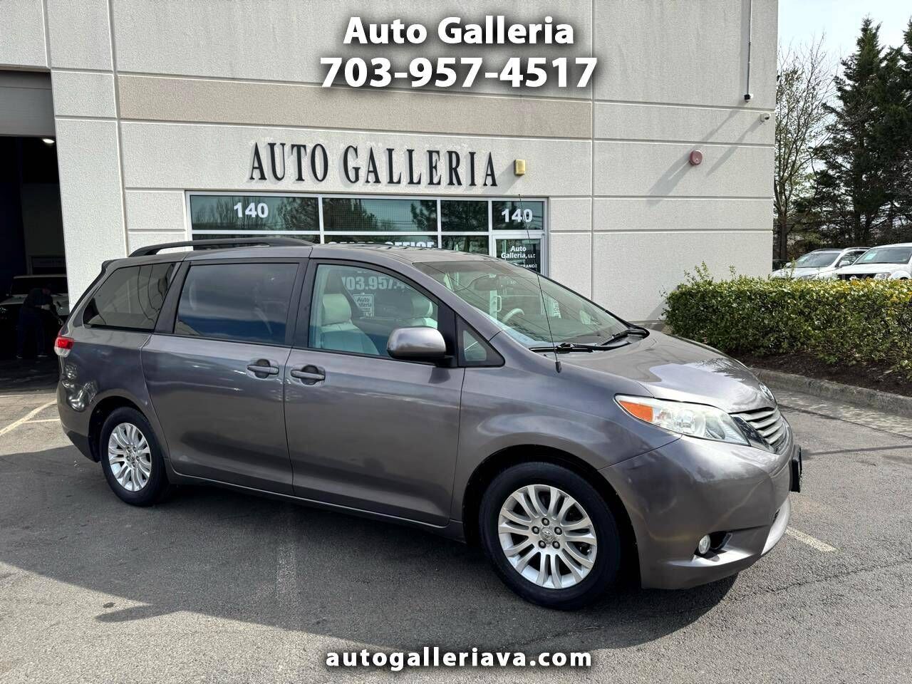 2011 TOYOTA Sienna