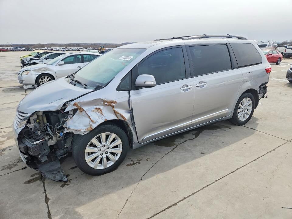 2015 TOYOTA Sienna