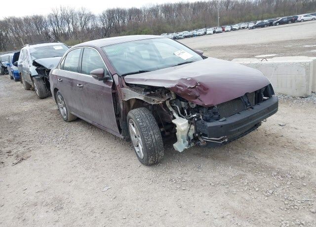 2012 VOLKSWAGEN Passat