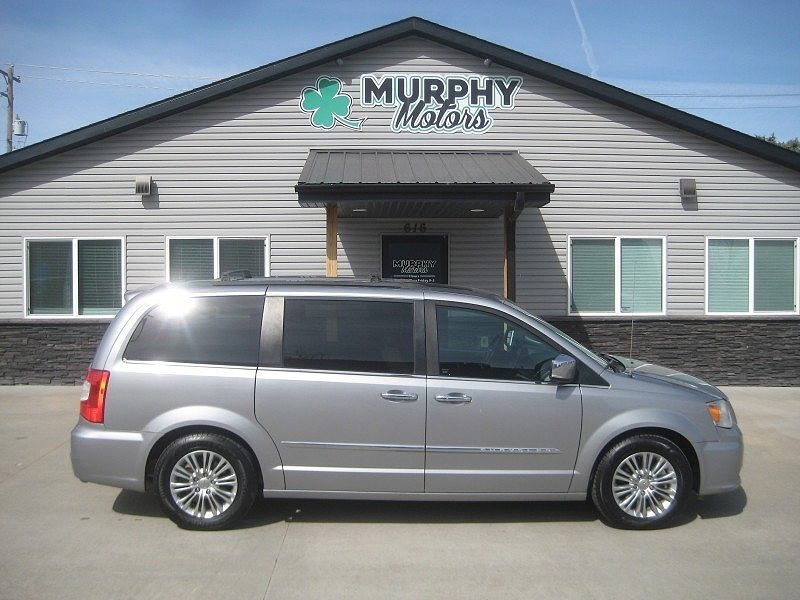 2016 CHRYSLER Town and Country