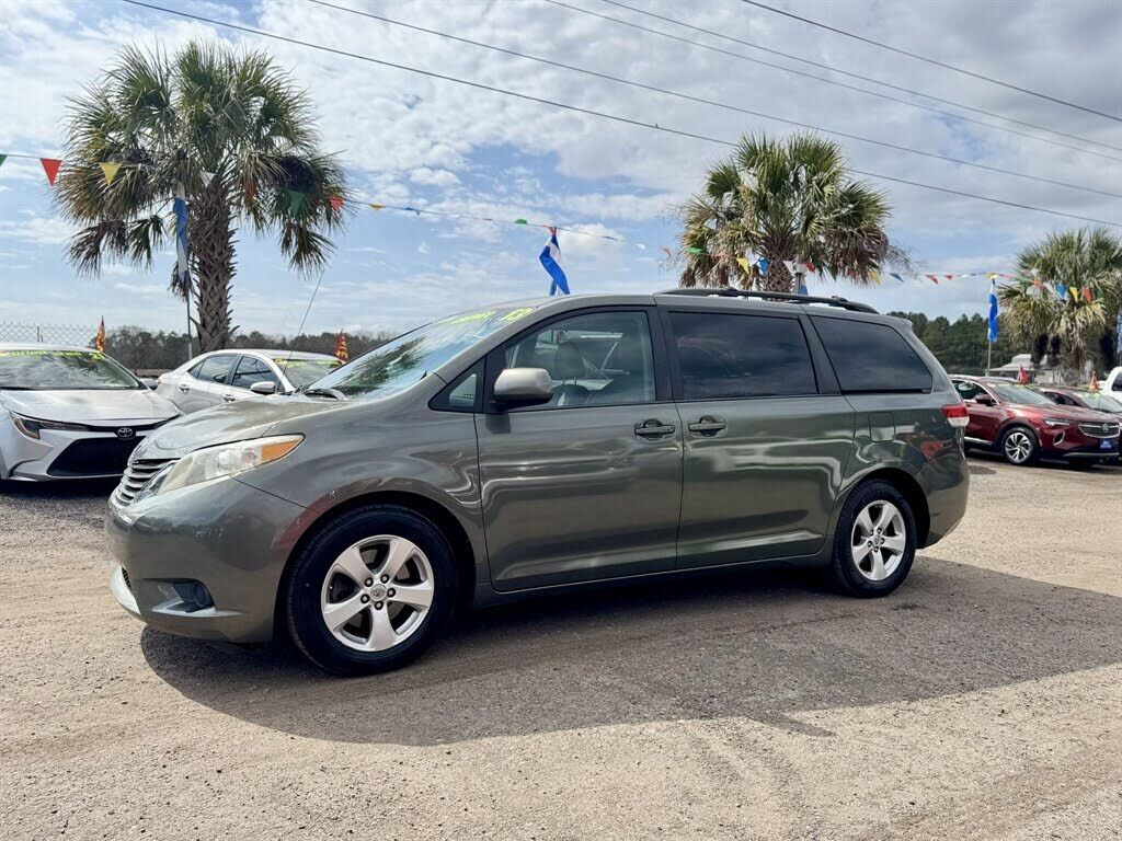 2013 TOYOTA Sienna