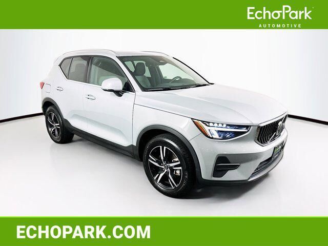 2025 VOLVO XC40