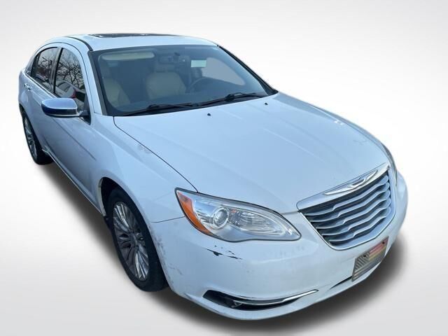 2011 CHRYSLER 200