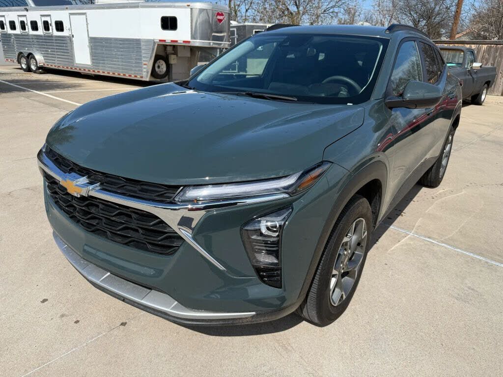 2025 CHEVROLET Trax