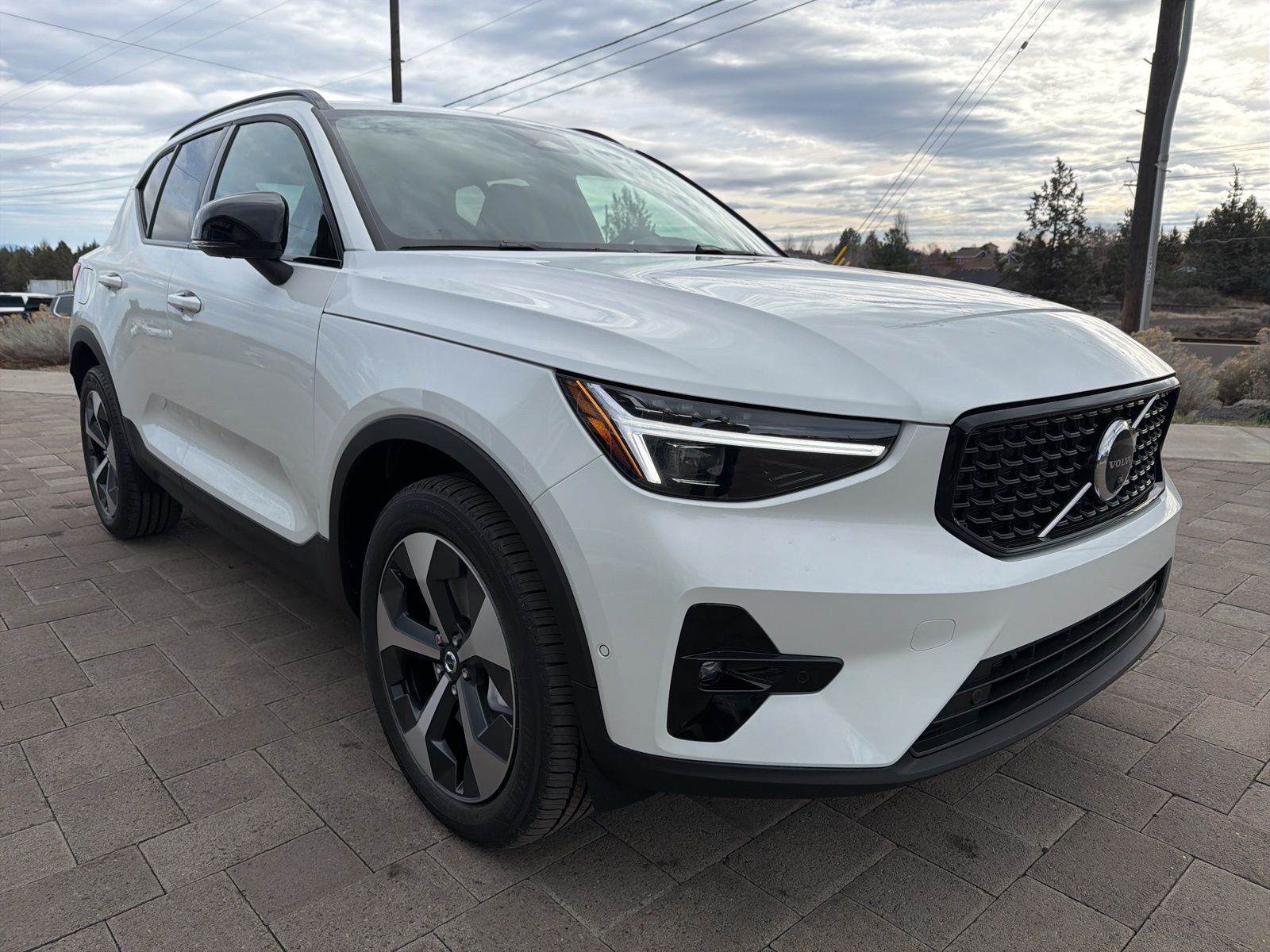 2026 VOLVO XC40
