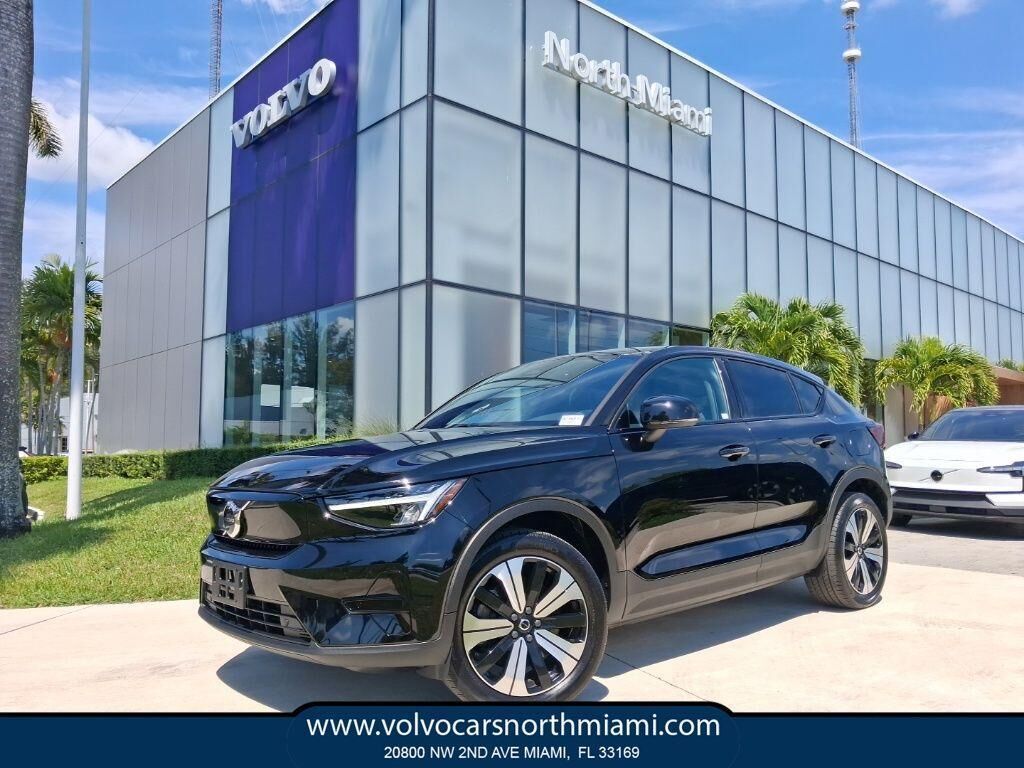 2023 VOLVO C40