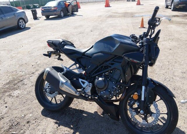 2025 HONDA CB