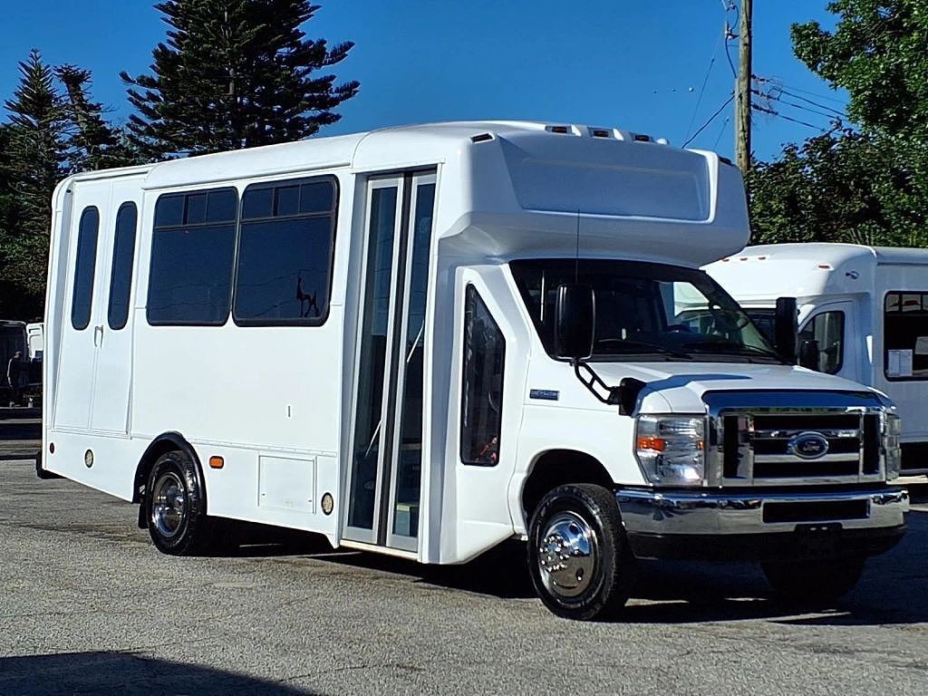 2017 FORD E-450