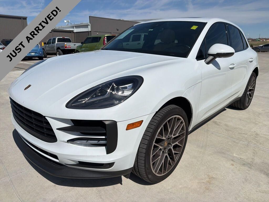 2020 PORSCHE Macan