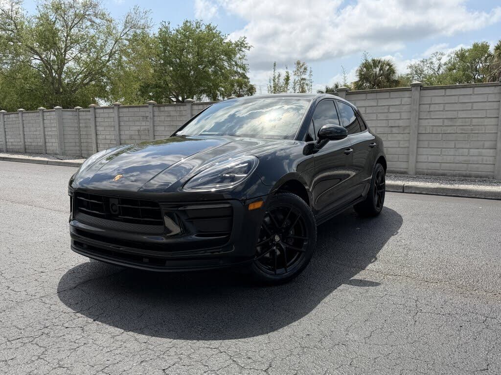 2024 PORSCHE Macan
