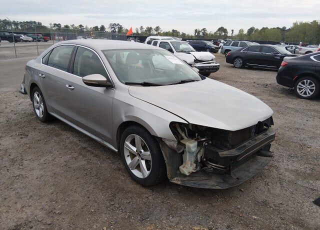 2012 VOLKSWAGEN Passat