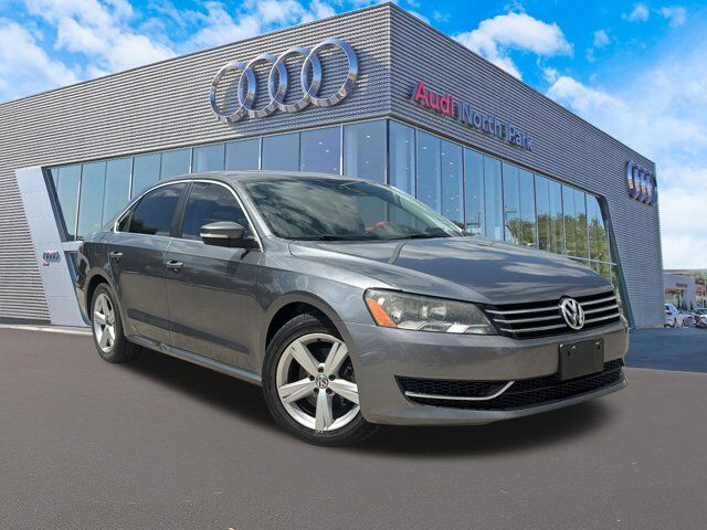 2013 VOLKSWAGEN Passat