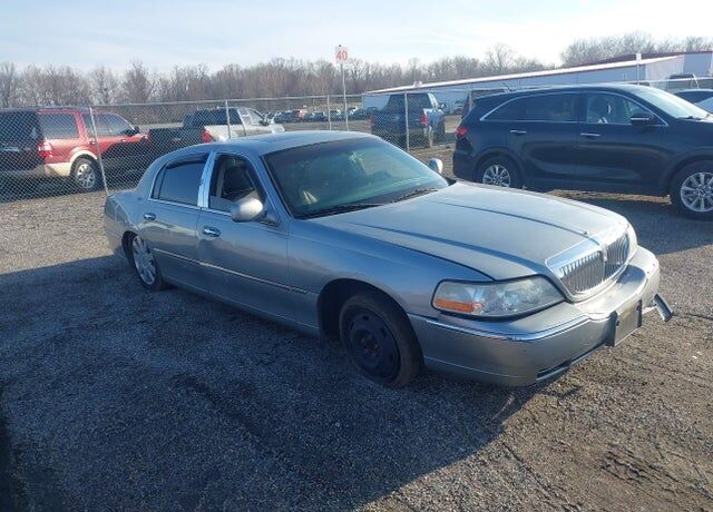 2006 LINCOLN Town Car