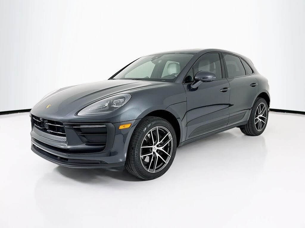 2025 PORSCHE Macan