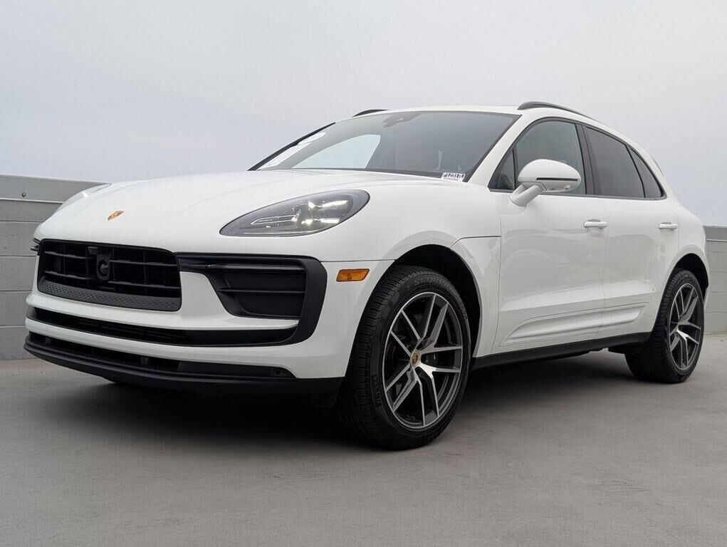 2024 PORSCHE Macan
