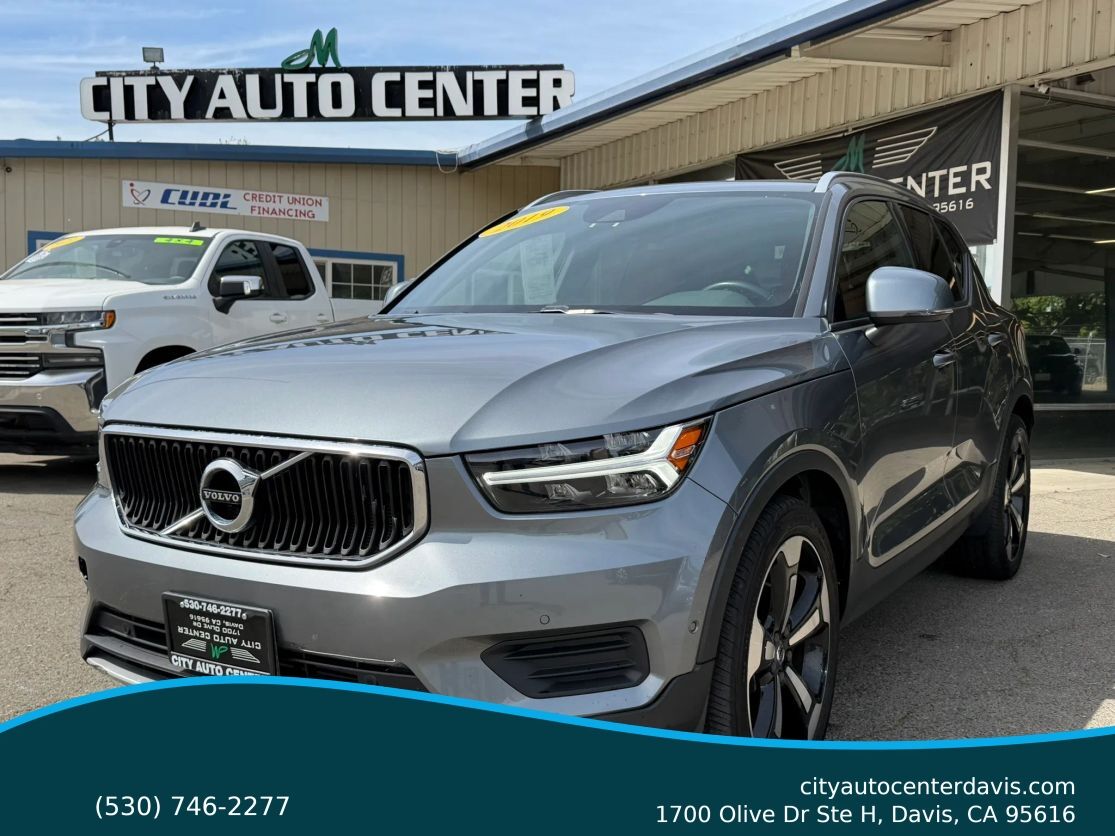 2019 VOLVO XC40