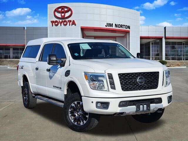 2017 NISSAN Titan