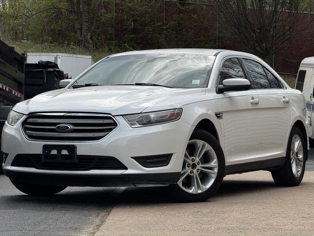 2013 FORD Taurus