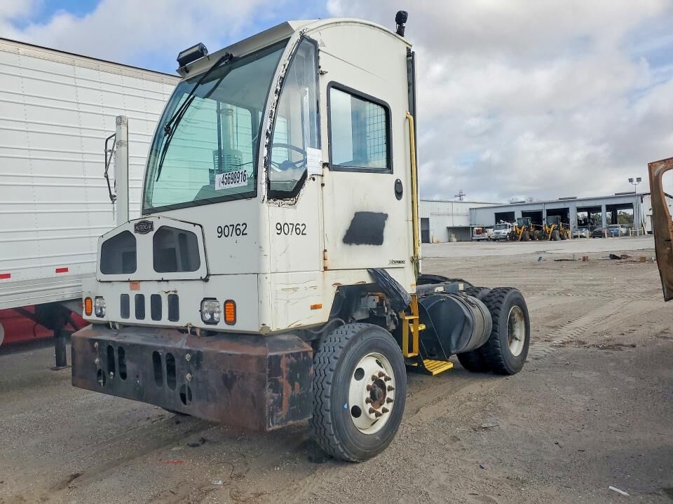 2015 AUTOCAR INDUSTRIES Terminal Tractor