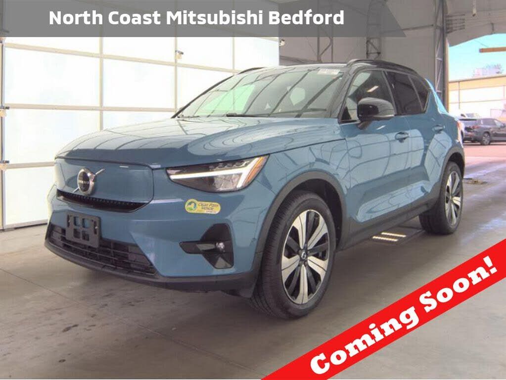 2023 VOLVO XC40