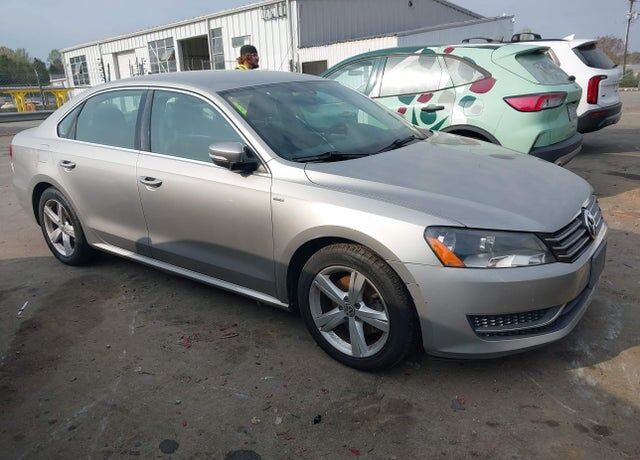 2014 VOLKSWAGEN Passat