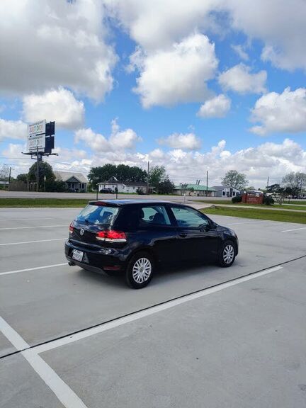 2011 VOLKSWAGEN Golf