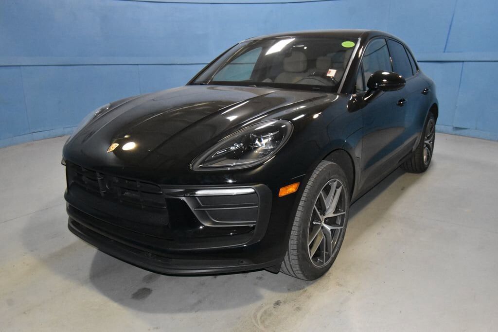 2023 PORSCHE Macan